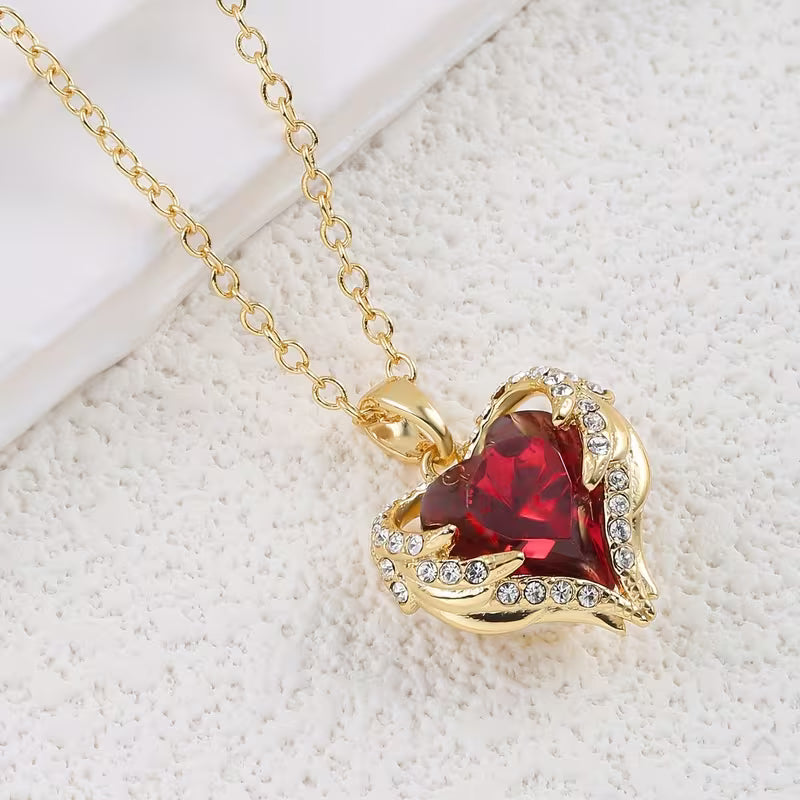 Collar de oro Corazón de rubí Abrazo de ángel