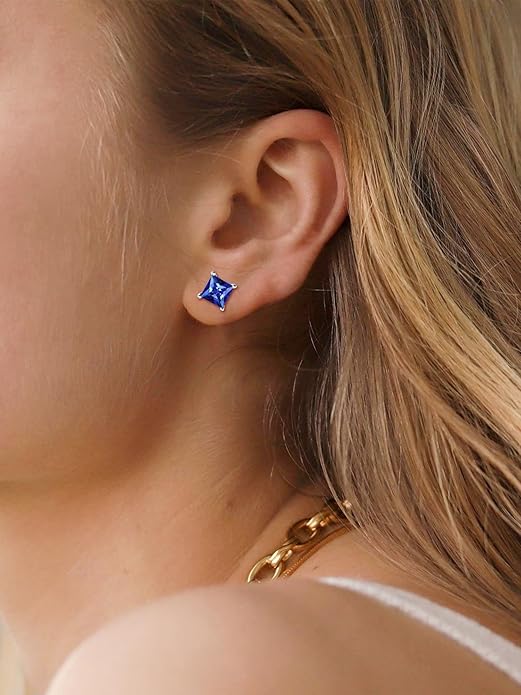 Pendientes de botón minimalistas de zafiro con corte princesa | Oro blanco