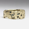 Anillo antiguo dorado forjado con cristal azul incrustado | Oro