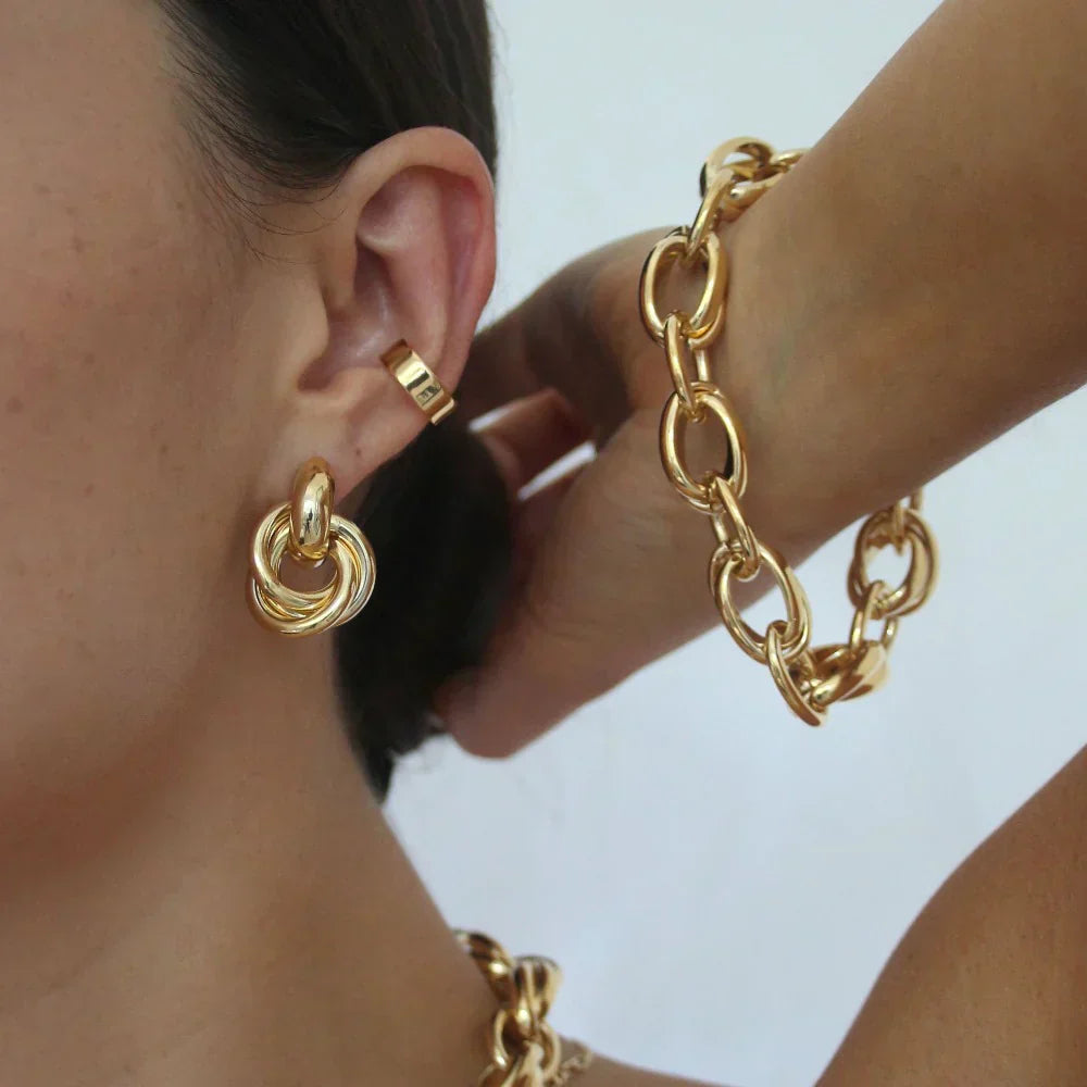 Pendientes entrelazados llamativos | Oro