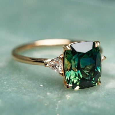 Anillo de gema verde de inspiración vintage | Dorado