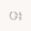 Pendientes Huggies con racimo de cristales | Oro blanco
