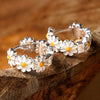 Elegantes aretes de aro Daisy | Oro blanco