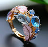 Anillo Antiguo de Pluma Exótica con Cristal | Oro