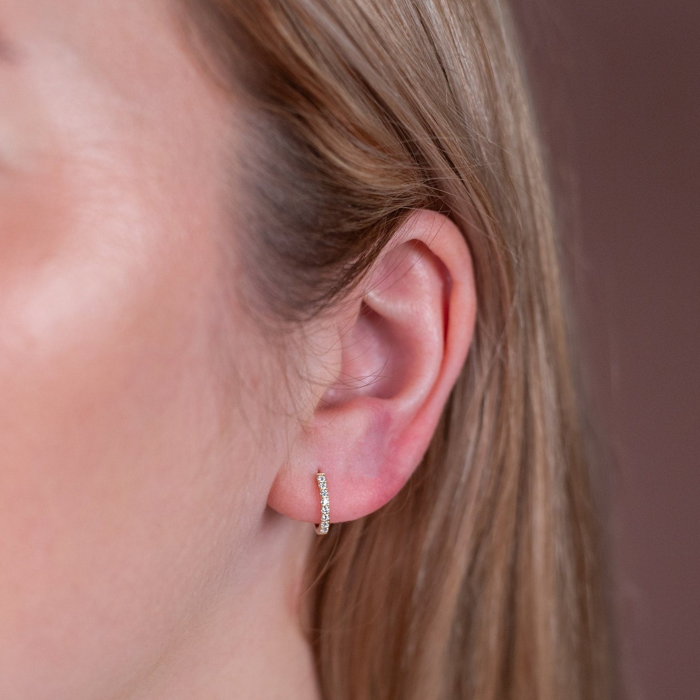 Pendientes Huggie Pave | Dorado